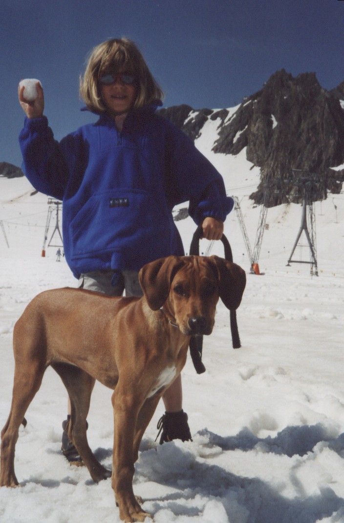 Kira sieht das erste Mal Schnee im Sommer 2001 auf dem Stubaier Gletscher